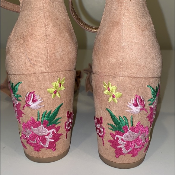 Kenneth Cole Heels - Picture 3 of 9